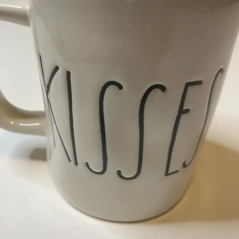 Rae‎ Dunn Hugs Kisses Mug